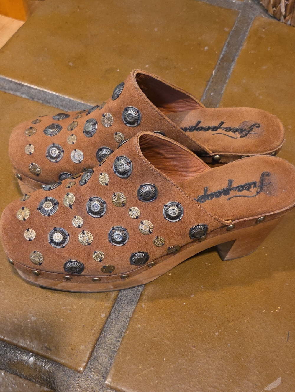 Claudia Clogs - Picture 9 of 12